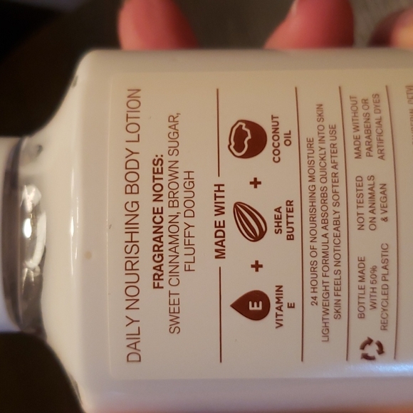 New cinnamon donut swirl daily nourishing body lotion from bath and body works - Picture 4 of 4